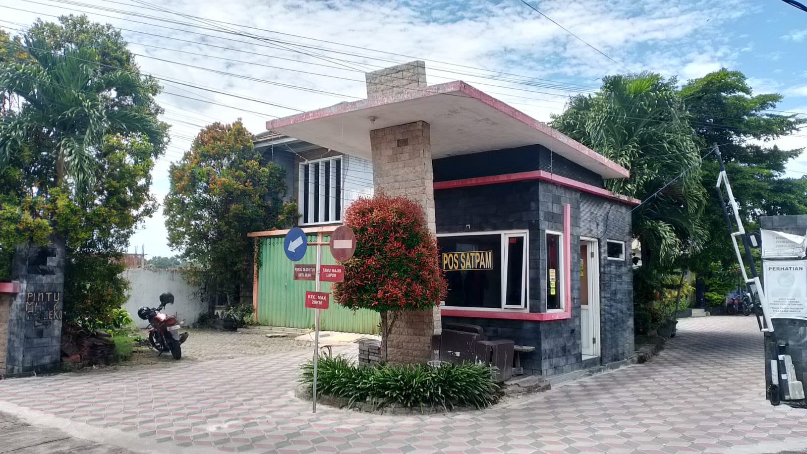 DIJUAL RUMAH SIAP HUNI DI PERUMAHAN PURI INTAN SARI MANGUHARJO KOTA MADIUN