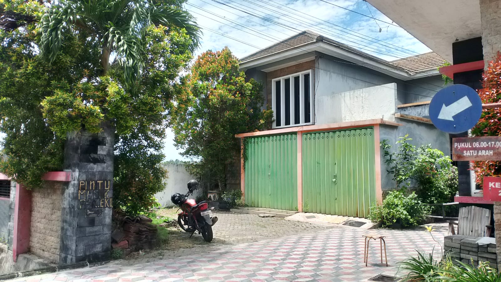 DIJUAL RUMAH SIAP HUNI DI PERUMAHAN PURI INTAN SARI MANGUHARJO KOTA MADIUN